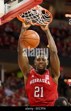 15. Januar 2015: Nebraska Cornhuskers weiterleiten Leslee Smith #21 Punkte auf ein Dunk während der NCAA Basketball-Spiel zwischen den Wisconsin Badgers und Nebraska Cornhuskers im Kohl Center in Madison, Wisconsin. Wisconsin besiegte Nebraska 70-55. John Fisher/CSM Stockfoto