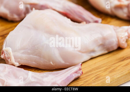 Einige Stücke von rohem Kaninchenfleisch Stockfoto