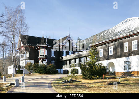 Europa, Slowakei, Smokovce, Haus, Hotel, Vysok» Tatra, Hohe Tatra, Slowakei, Berge, Gebirge, Natur, Landschaft, Sehenswuerdigkei Stockfoto