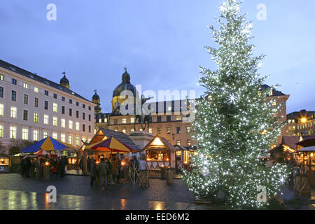 Deutschland, Bayern, Muenchen, München, Wittelsbacher Platz, Mittelalterlich, Mittelalterlicher, Weihnachtsmarkt, Abend, Europa, Stockfoto