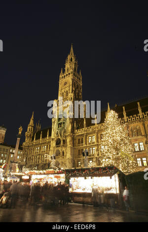 Deutschland, Bayern, Muenchen, München-Rathaus, Weihnachtsmarkt, Abend, Europa, Sueddeutschland, Süddeutschland, Oberbayern, Sta Stockfoto
