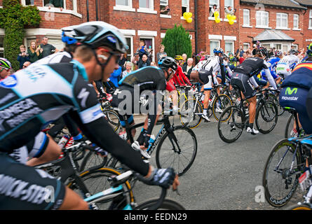 Profi-Radfahrer Elite Radfahrer am 2. Tag der Grand Depart der Tour de France York North Yorkshire England Großbritannien Großbritannien Großbritannien Großbritannien Großbritannien Großbritannien Großbritannien Großbritannien Großbritannien Großbritannien Großbritannien Stockfoto