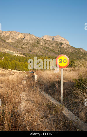 Natur wieder seinen Platz in einer verlassenen Immobilien-Projekt Stockfoto