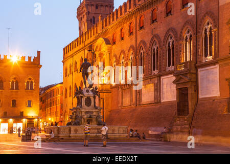 Piazza del Nettuno und Fontana de Netunno, Bologna. Das Quadrat und Brunnen befinden sich im historischen Zentrum der Stadt. Stockfoto