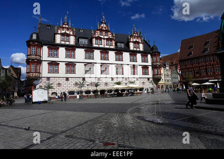 Das Stadthaus von Coburg. Das ehemalige Bürogebäude befindet sich auf der nördlichen Seite des Platzes. Foto: Klaus Nowotnick Datum: 12. August 2012 Stockfoto