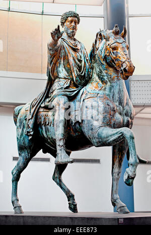 Reiterstatue des Marcus Aurelius (Marco Aurelio) 161-180 n. Chr. auf dem Pferderücken Kapitolinischen Museum Rom römischen Italien 161-180 n. Chr. Bronze vergoldet Stockfoto