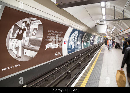 Bessere Verhaltensweisen Kampagne Plakate am Oxford Circus Stockfoto