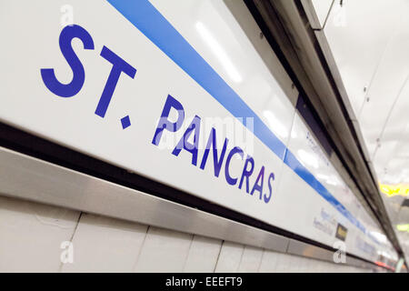 Bahnhof Signage in Kings Cross St. Pancras u-Bahnstation Stockfoto