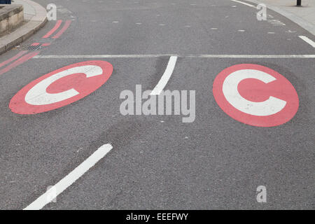 Staus Kosten Straße Signage am Hyde Park Corner Stockfoto