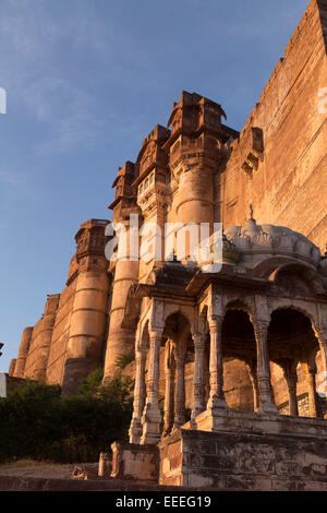 Indien, Rajasthan, Jodhpur, Meherangarh Fort im frühen Morgenlicht Stockfoto