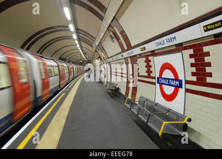 Nordlinie Bahnhof abfahrenden Chalk Farm Stockfoto