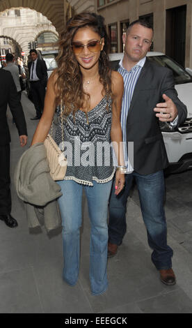 Nicole Sherzinger unterwegs in London mit: Nicole Scherzinger Where: London, Vereinigtes Königreich bei: 14. Juli 2014 Stockfoto
