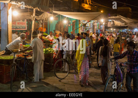 Indien, Rajasthan, Jodhpur, Gemüse in Sardar Markt Stände Stockfoto