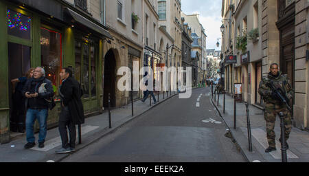 Paris, Frankreich. Tatort, auf Straße, versuchten Juwelier Raub im Marais-Viertel, Stockfoto