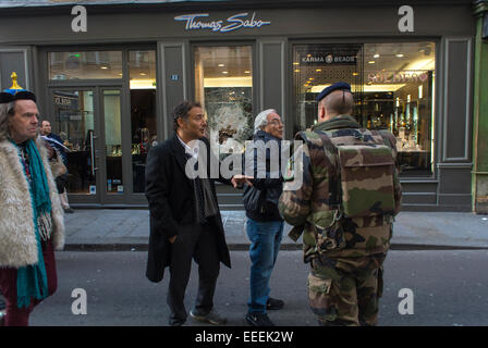 Paris, Frankreich. Tatort, auf Straße, versuchten Juwelier Raub im Marais-Viertel, Stockfoto