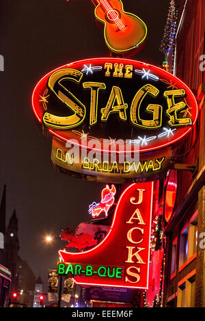 Anzeichen für die Bühne, Jacks Bar-B-Que und andere Larkin am lower Broadway in Nashville, TN. Stockfoto