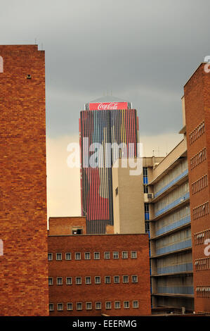 Das zentrale Geschäftsviertel von Johannesburg betrachtet aus der Ferne. Stockfoto