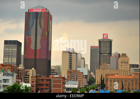 Das zentrale Geschäftsviertel von Johannesburg betrachtet aus der Ferne. Stockfoto