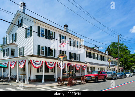 Die Griswold Inn auf der Hauptstraße in der Altstadt, Essex, Connecticut, USA Stockfoto
