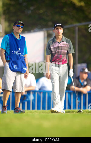 Honolulu, Hawaii, USA. 15. Januar 2015. 15. Januar 2015: Kyle Suppa (16 Jahre alt) macht sich bereit, seine Fahrt am ersten Abschlag in der ersten Runde der Sony Open in Honolulu auf Hawaii im Waialae Country Club zu schlagen. © Csm/Alamy Live-Nachrichten Stockfoto