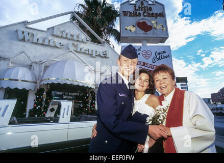 LAS VEGAS, NV-1. Juli: Frisch vermählte Paare in Las Vegas, Nevada am 1. Juli 1996 heiraten. Stockfoto