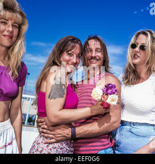 LAS VEGAS, NV-1. Juli: Frisch vermählte Paare in Las Vegas, Nevada am 1. Juli 1996 heiraten. Stockfoto