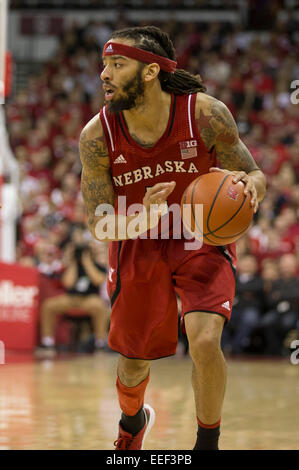 15. Januar 2015: Nebraska Cornhuskers weiterleiten Terran Petteway #5 während der NCAA Basketball-Spiel zwischen den Wisconsin Badgers und Nebraska Cornhuskers im Kohl Center in Madison, Wisconsin. Wisconsin besiegte Nebraska 70-55. John Fisher/CSM Stockfoto