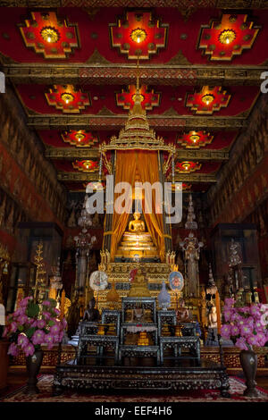 Phra Geerdicke Buddha im Inneren Buddhaisawan Kapelle, Nationalmuseum Bangkok. Stockfoto