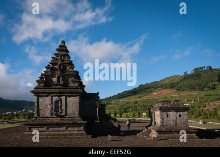 Arjuna Tempel archäologischen Park auf Dieng-Hochebene, die administrativ in Dieng Kulon, Batur, Banjarnegara, Zentral-Java, Indonesien befindet. Stockfoto