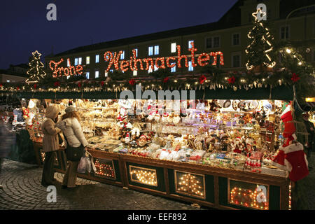 Deutschland-Augsburg Rathausplatz Weihnachtsmarkt Abend Bayern Adventszeit Weihnachtszeit Stadt Stadtansicht Markt Christkindlma Stockfoto