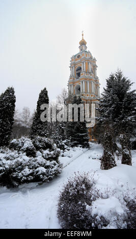 Glockenturm der Tempel der Heiligen Sergius von Radonezh Nowospassker Kloster in Moskau Stockfoto