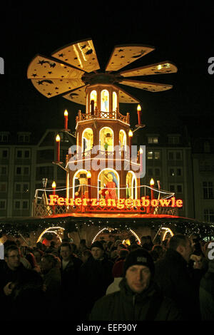 Deutschland Leipzig Nacht Aussen Beleuchtet Sachsen Adventszeit Weihnachtszeit Weihnachtsmarkt Wohnaccesoires Weihnachtspyramide ** Stockfoto