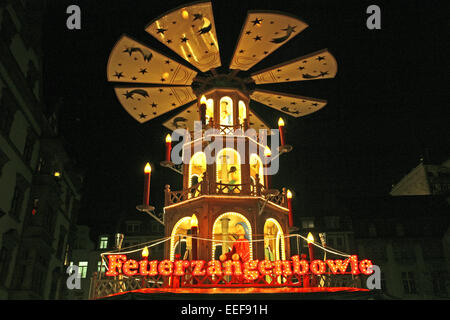 Deutschland Leipzig Nacht Aussen Beleuchtet Sachsen Adventszeit Weihnachtszeit Weihnachtsmarkt Wohnaccesoires Weihnachtspyramide ** Stockfoto