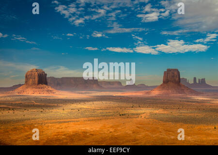 Panoramablick vom Punkt des Künstlers, Monument Valley Navajo Tribal Park, Arizona, USA Stockfoto