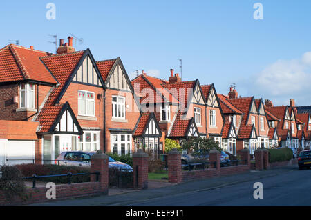 Reihe von traditionellen halb freistehende Unterkünfte in Roker, Sunderland, Nord-Ost-England, UK Stockfoto