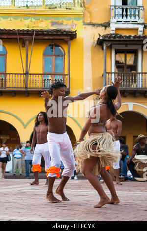 Traditionelle Mapele Tanz in Altstadt Cartagena, Kolumbien Stockfoto