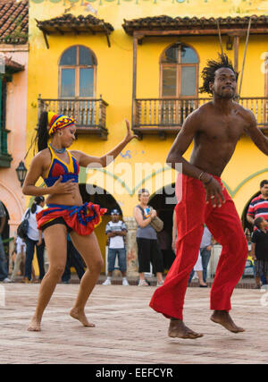 Traditionelle Mapele Tanz in Altstadt Cartagena, Kolumbien Stockfoto