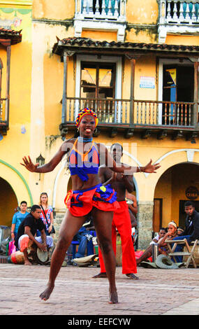 Traditionelle Mapele Tanz in Altstadt Cartagena, Kolumbien Stockfoto