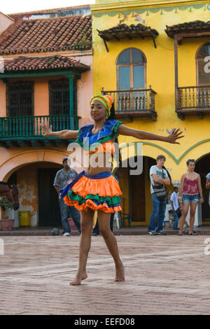 Traditionelle Mapele Tanz in Altstadt Cartagena, Kolumbien Stockfoto