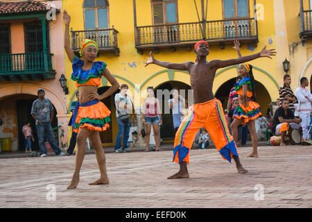 Traditionelle Mapele Tanz in Altstadt Cartagena, Kolumbien Stockfoto