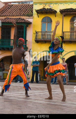 Traditionelle Mapele Tanz in Altstadt Cartagena, Kolumbien Stockfoto