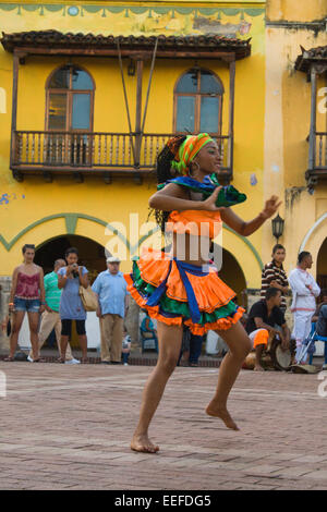 Traditionelle Mapele Tanz in Altstadt Cartagena, Kolumbien Stockfoto