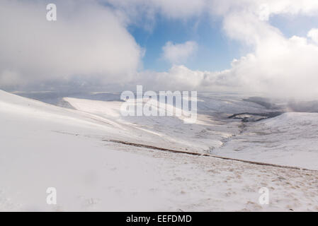 Blick vom Pen y Fan in den Brecon Beacons, der höchste Berg der UK südlich von Snowdonia. Stockfoto