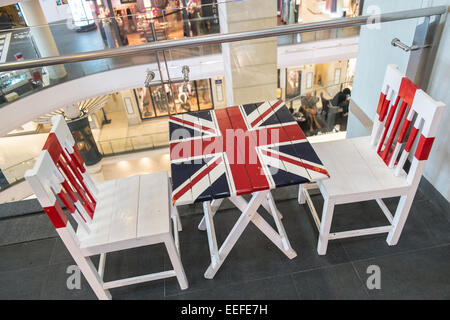 Britisch, London Stock Union Jack Farben, Flagge am Terminal 21 Shopping Centre Mall in der Weihnachtszeit. Bangkok, Thailand, Asien. Stockfoto