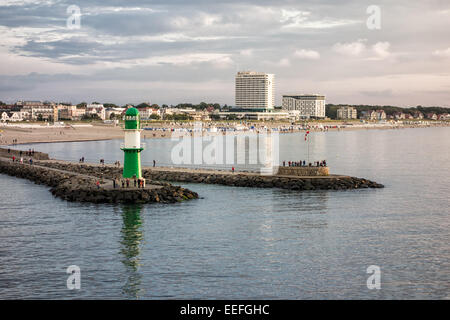 Blick auf Warnemünde (Deutschland) am Ufer der Ostsee Stockfoto