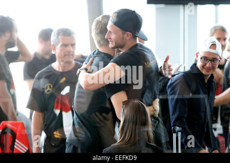 Mitglieder der deutschen Fußballnationalmannschaft Check-in am Flughafen Tegel nach ihre Heimatstädte zu fliegen.  Mitwirkende: Atmosphäre wo: Berlin, Deutschland bei: 15. Juli 2014 Stockfoto