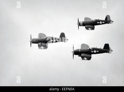 Zweiter Weltkrieg Ära Navy Kampf Flugzeuge in Bildung Stockfoto
