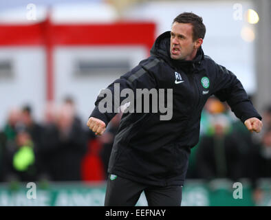 Hamilton, Schottland. 17. Januar 2015. Scottish Premier League. Hamilton Academical gegen Celtic. Ronny Deila zeigt Leidenschaft gegenüber der Celtic-Fans am Ende Credit: Action Plus Sport/Alamy Live News Stockfoto