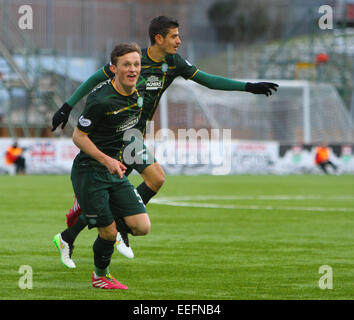 Hamilton, Schottland. 17. Januar 2015. Scottish Premier League. Hamilton Academical gegen Celtic. Liam Henderson feiert sein Tor für Celtic Credit: Action Plus Sport/Alamy Live News Stockfoto