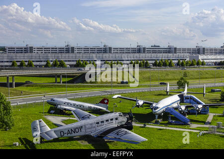 Historische Flugzeuge am per Flughafen München II, München, Bayern, Deutschland, historische Flugzeuge auf Besucher Park M Stockfoto